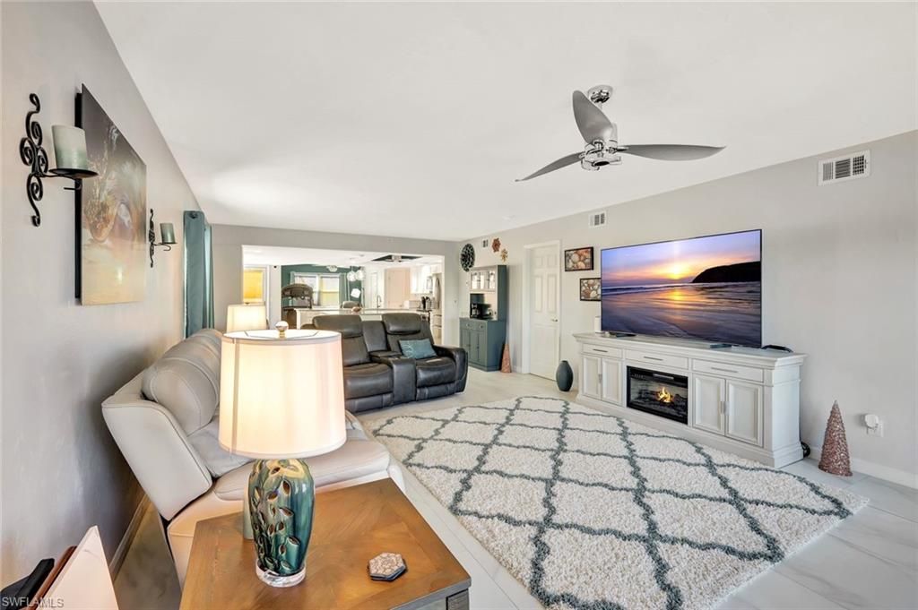 Image 11 of property listing at 5115 Sunnybrook CT # 21, Cape Coral, FL 33904