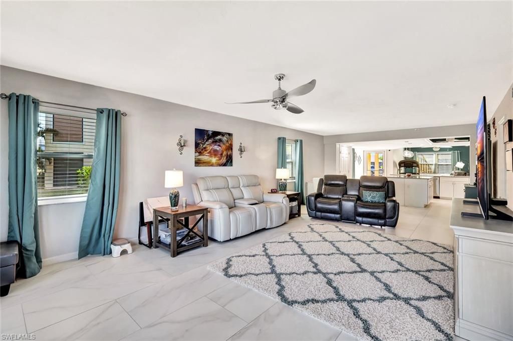 Image 12 of property listing at 5115 Sunnybrook CT # 21, Cape Coral, FL 33904