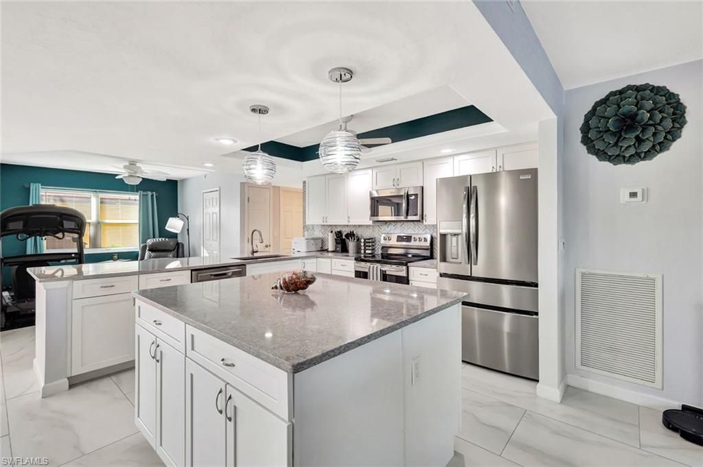 Image 6 of property listing at 5115 Sunnybrook CT # 21, Cape Coral, FL 33904