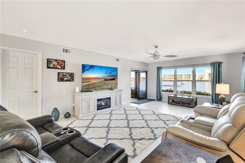 Image 9 of property listing at 5115 Sunnybrook CT # 21, Cape Coral, FL 33904