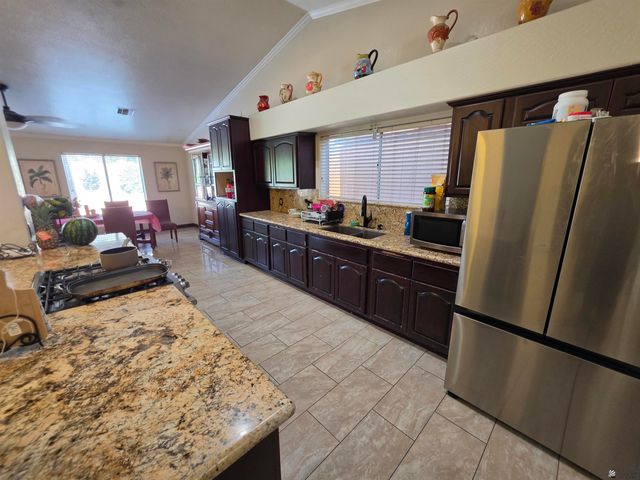 1933 S 33 Dr, Yuma, AZ 85364