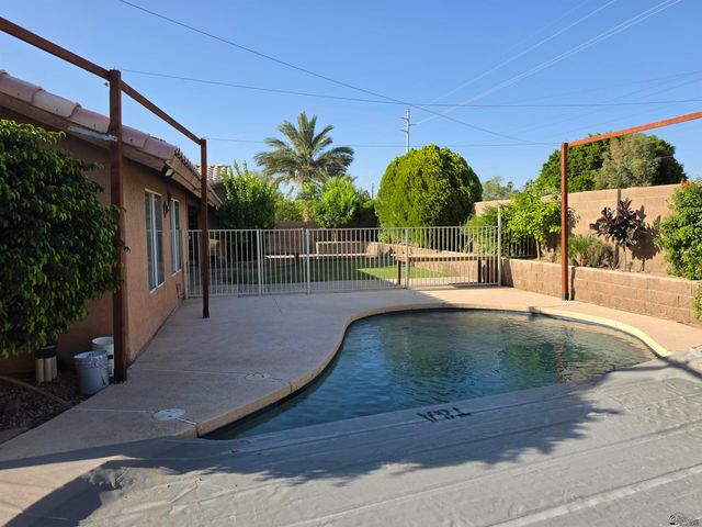 1933 S 33 Dr, Yuma, AZ 85364