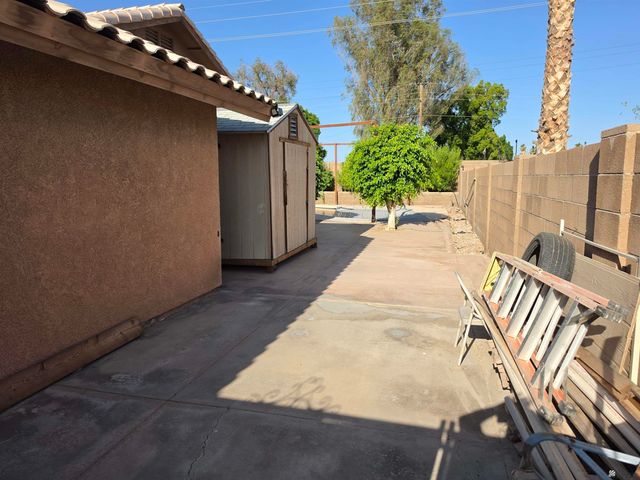 1933 S 33 Dr, Yuma, AZ 85364