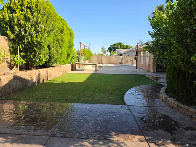 1933 S 33 Dr, Yuma, AZ 85364