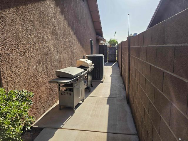 1933 S 33 Dr, Yuma, AZ 85364