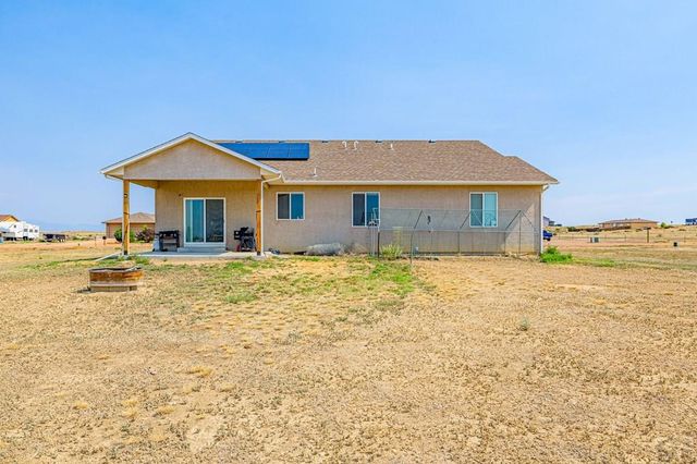 1696 E Silverwood Dr, Pueblo, CO 81007
