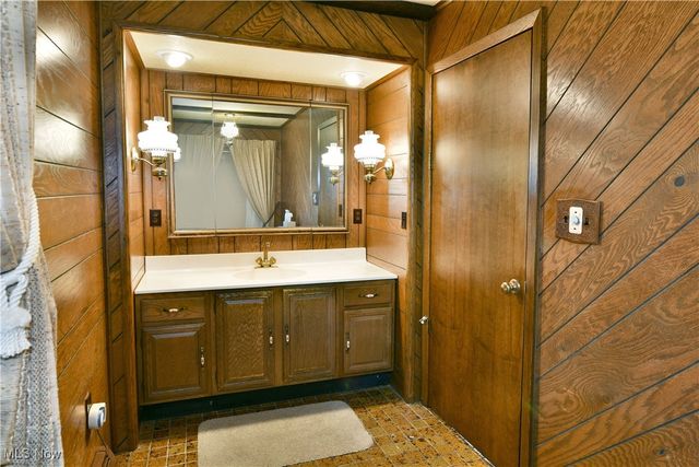 3572 Wilson Sharpsville Road, Cortland, OH 44410