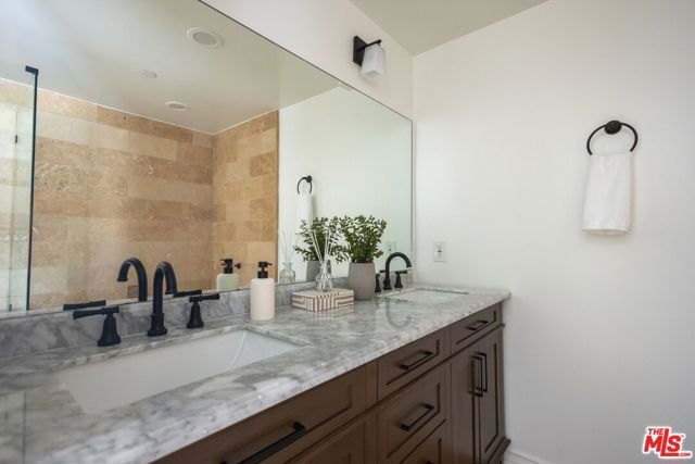 432 S Willaman Drive 301, Los Angeles, CA 90048