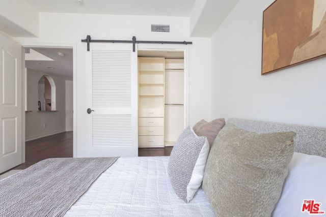 432 S Willaman Drive 301, Los Angeles, CA 90048