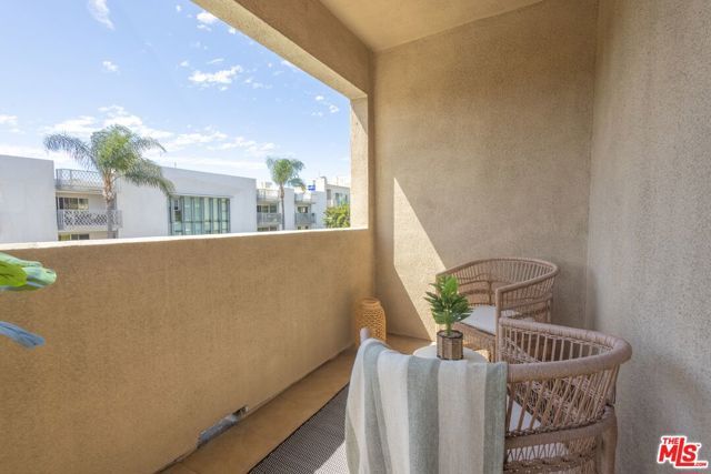432 S Willaman Drive 301, Los Angeles, CA 90048