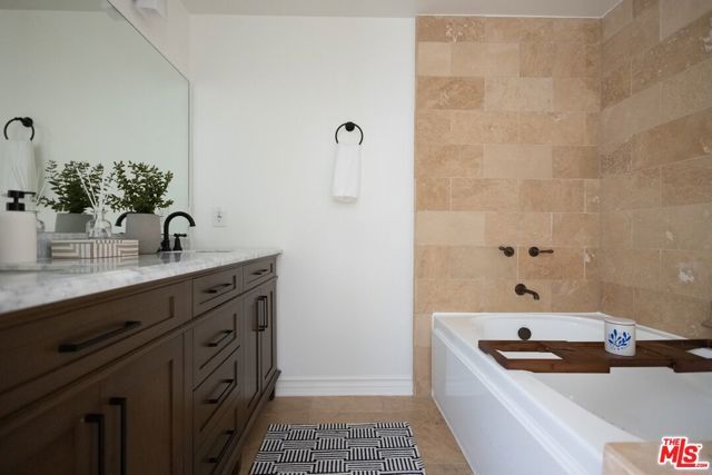 432 S Willaman Drive 301, Los Angeles, CA 90048