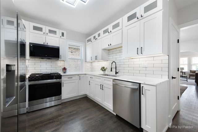 4846 W Roscoe Street, Chicago, IL 60641