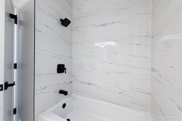 4846 W Roscoe Street, Chicago, IL 60641