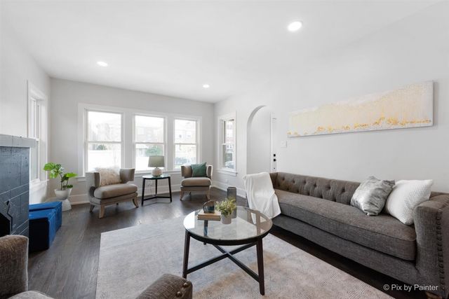 4846 W Roscoe Street, Chicago, IL 60641