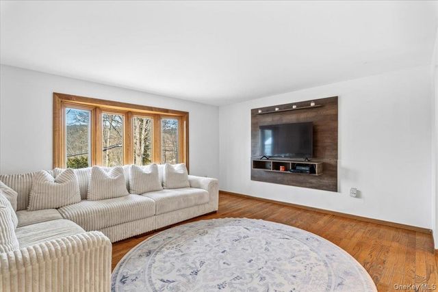 9 Aqueduct Road, Garrison, NY 10524