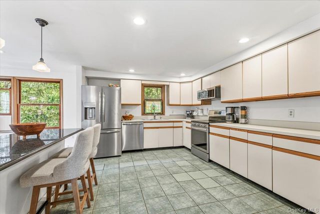 9 Aqueduct Road, Garrison, NY 10524