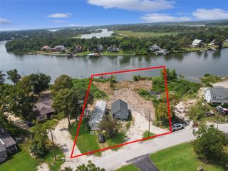 207 Riverside Street, Highlands, TX 77562