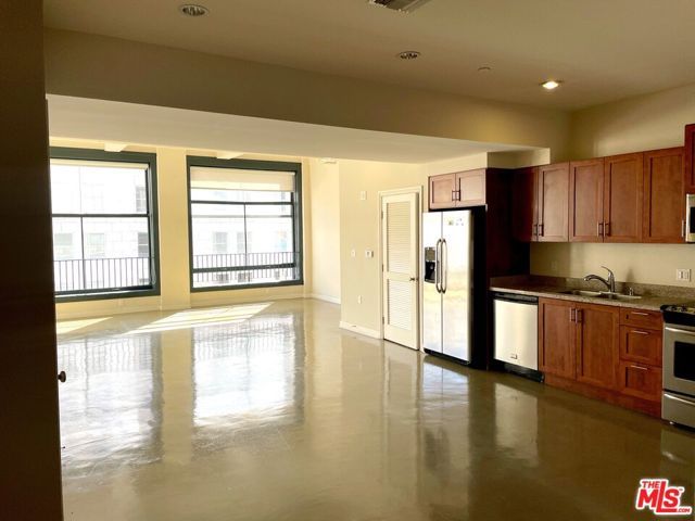 315 W 5th Street 911, Los Angeles, CA 90013