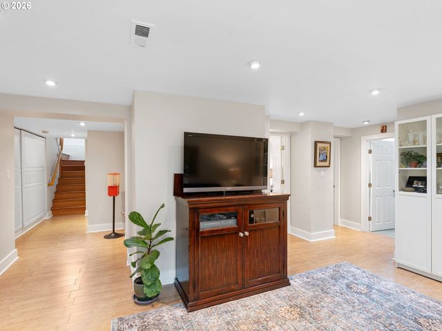 3409 Se ALDERCREST Rd, Milwaukie, OR 97222