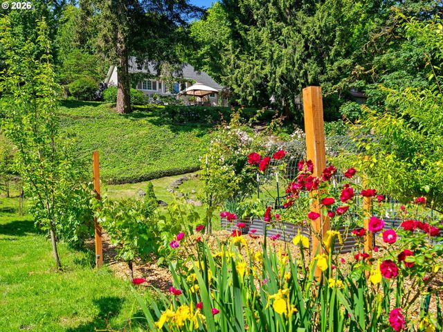 3409 Se ALDERCREST Rd, Milwaukie, OR 97222