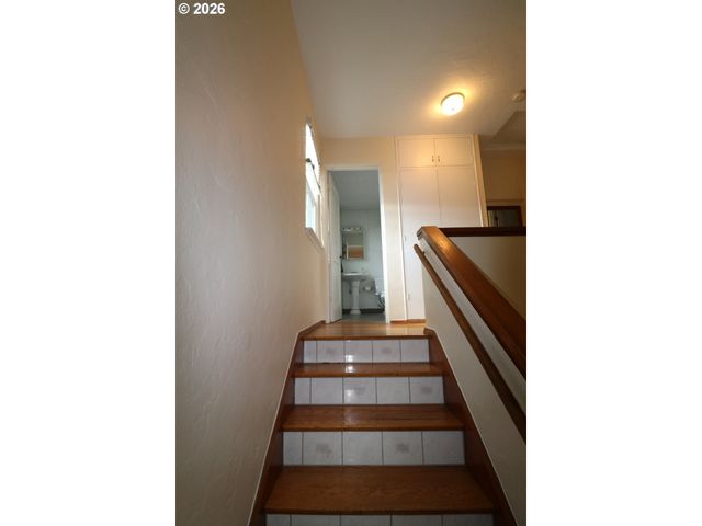 6731 Ne BROADWAY St, Portland, OR 97213