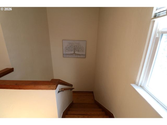 6731 Ne BROADWAY St, Portland, OR 97213