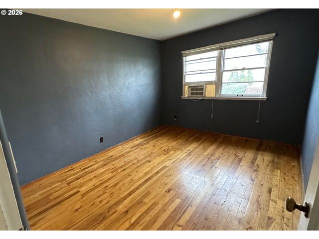 6731 Ne BROADWAY St, Portland, OR 97213