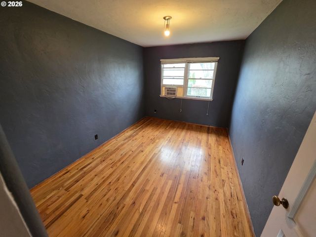 6731 Ne BROADWAY St, Portland, OR 97213