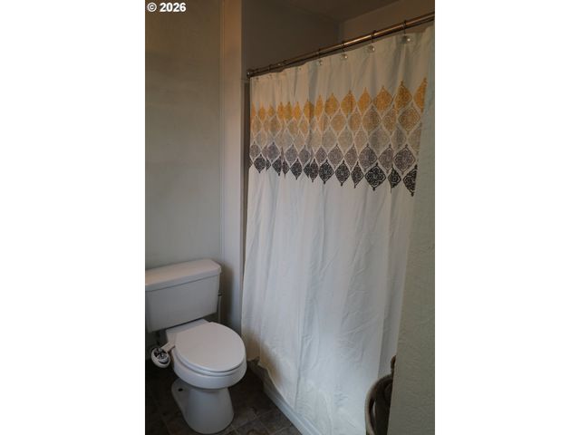 6731 Ne BROADWAY St, Portland, OR 97213