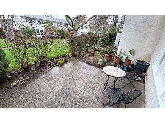 6731 Ne BROADWAY St, Portland, OR 97213