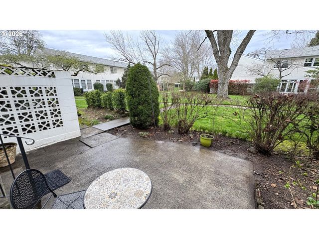 6731 Ne BROADWAY St, Portland, OR 97213