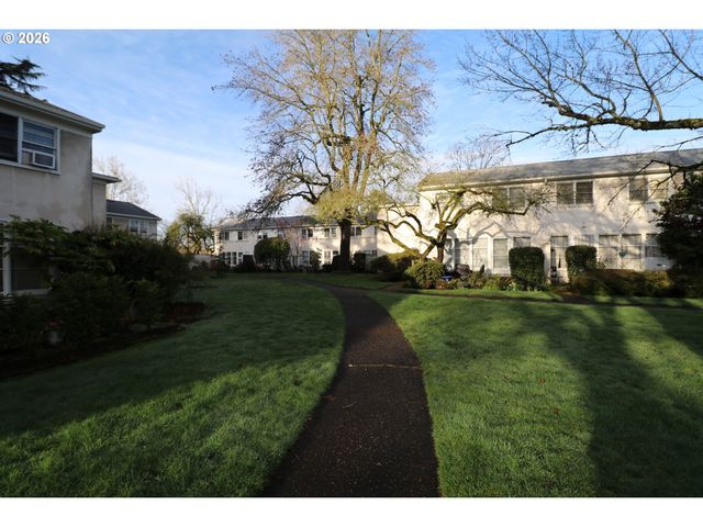 6731 Ne BROADWAY St, Portland, OR 97213