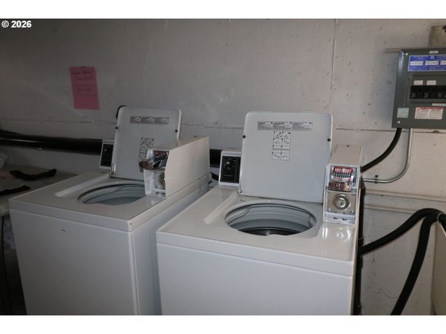 6731 Ne BROADWAY St, Portland, OR 97213