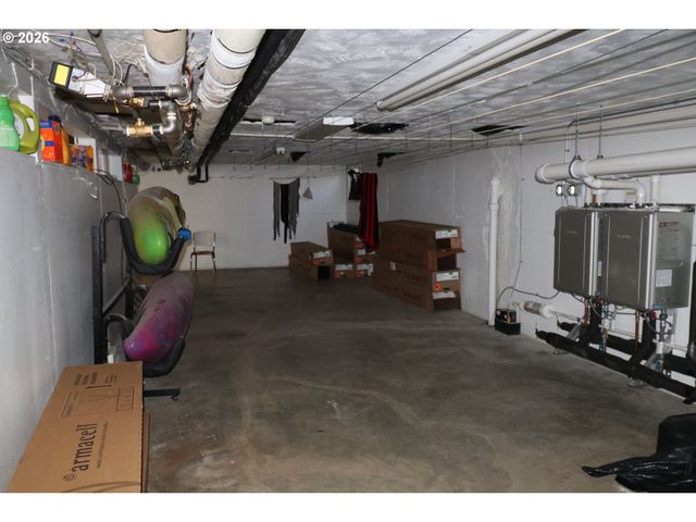 6731 Ne BROADWAY St, Portland, OR 97213