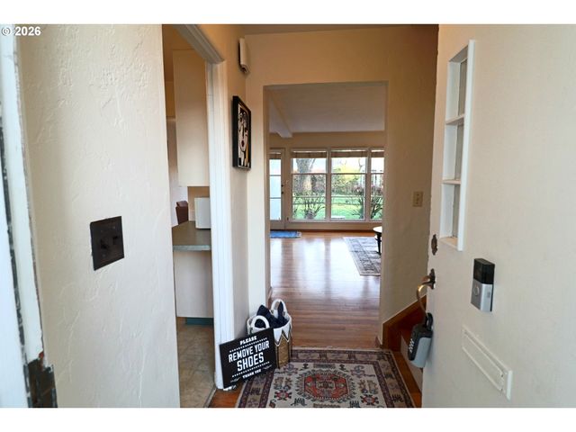 6731 Ne BROADWAY St, Portland, OR 97213