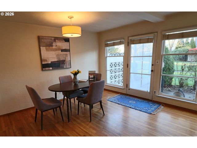 6731 Ne BROADWAY St, Portland, OR 97213