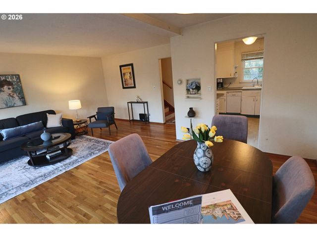 6731 Ne BROADWAY St, Portland, OR 97213