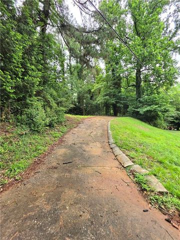618 Simone Way, Stone Mountain, GA 30087