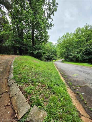 618 Simone Way, Stone Mountain, GA 30087