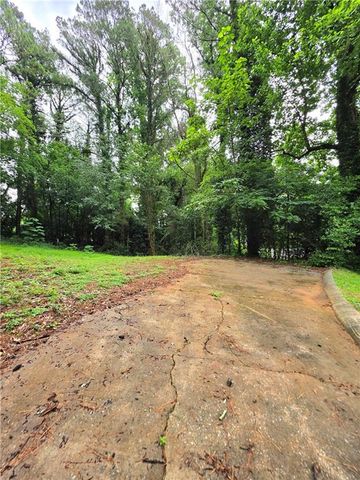 618 Simone Way, Stone Mountain, GA 30087