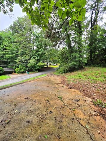 618 Simone Way, Stone Mountain, GA 30087