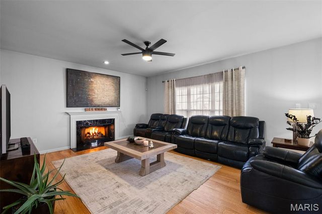 810 Wellesley Place Drive, Chesterfield, MO 63017