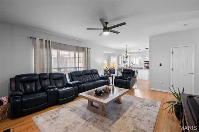 810 Wellesley Place Drive, Chesterfield, MO 63017