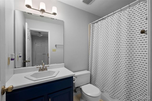 810 Wellesley Place Drive, Chesterfield, MO 63017