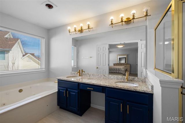 810 Wellesley Place Drive, Chesterfield, MO 63017