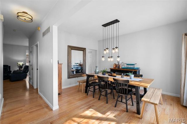 810 Wellesley Place Drive, Chesterfield, MO 63017