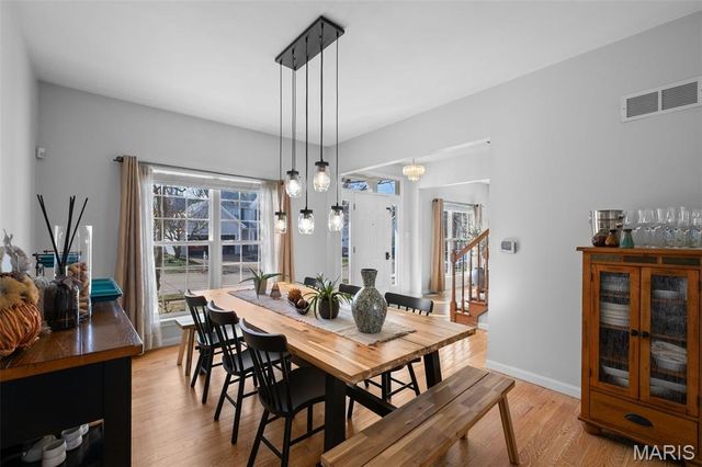 810 Wellesley Place Drive, Chesterfield, MO 63017