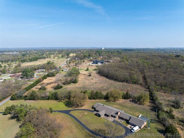 1 S Mission Road, Okmulgee, OK 74447