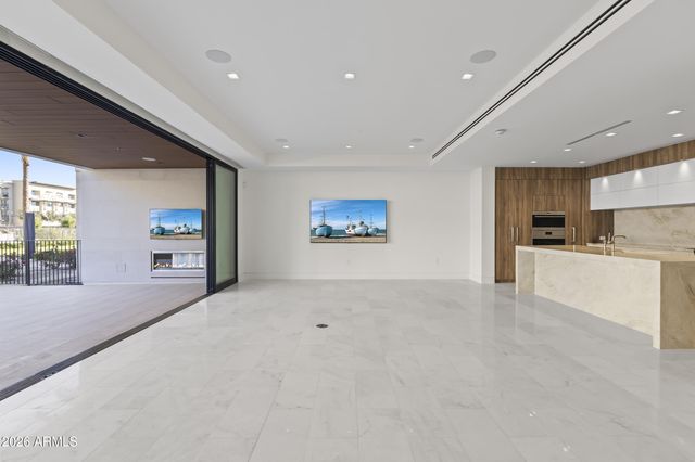 6587 N PALMERAIE Boulevard 1042, Paradise Valley, AZ 85253