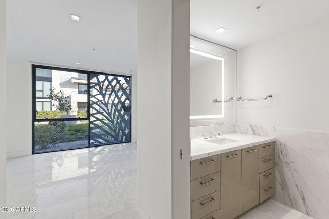 6587 N PALMERAIE Boulevard 1042, Paradise Valley, AZ 85253